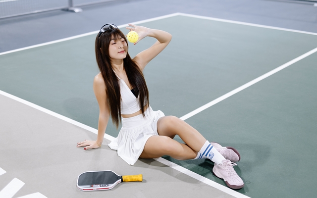 Em Kim vén váy trên sân pickleball: Mình hot thì coi như mình trúng số đi- Ảnh 5.