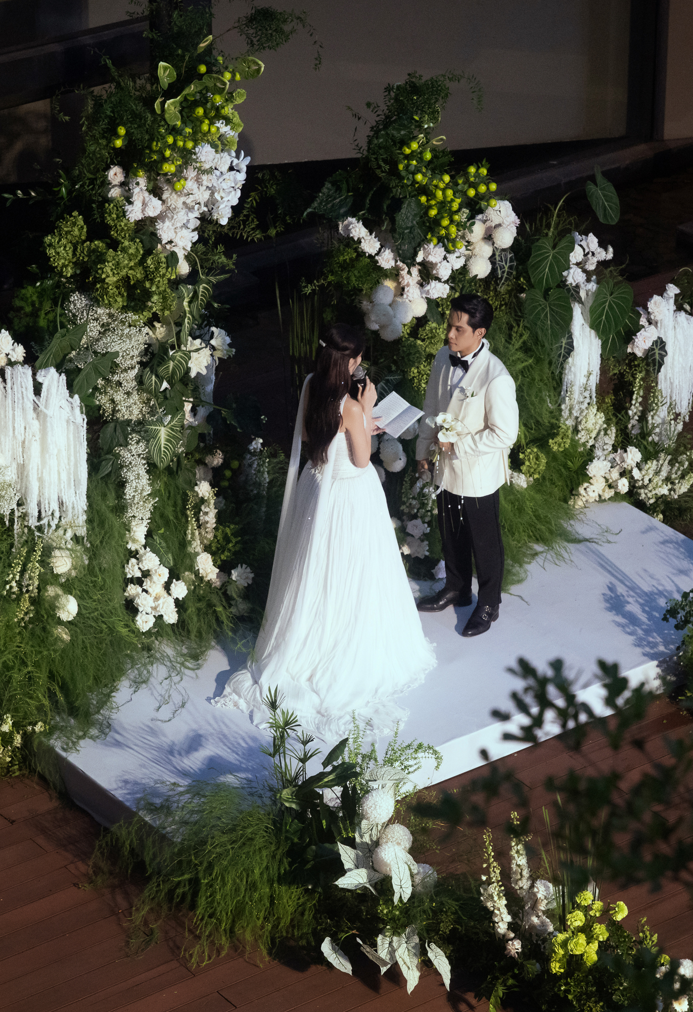 Đám cưới Á hậu Quỳnh Châu: Cô dâu lộ bụng lùm lùm, tiết lộ 