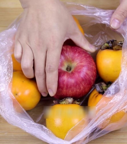 Mua hồng giòn về, không muốn ăn bị chát đắng thì cứ theo 4 mẹo này đảm bảo chín đều, ăn lại ngọt đậm đà- Ảnh 2.