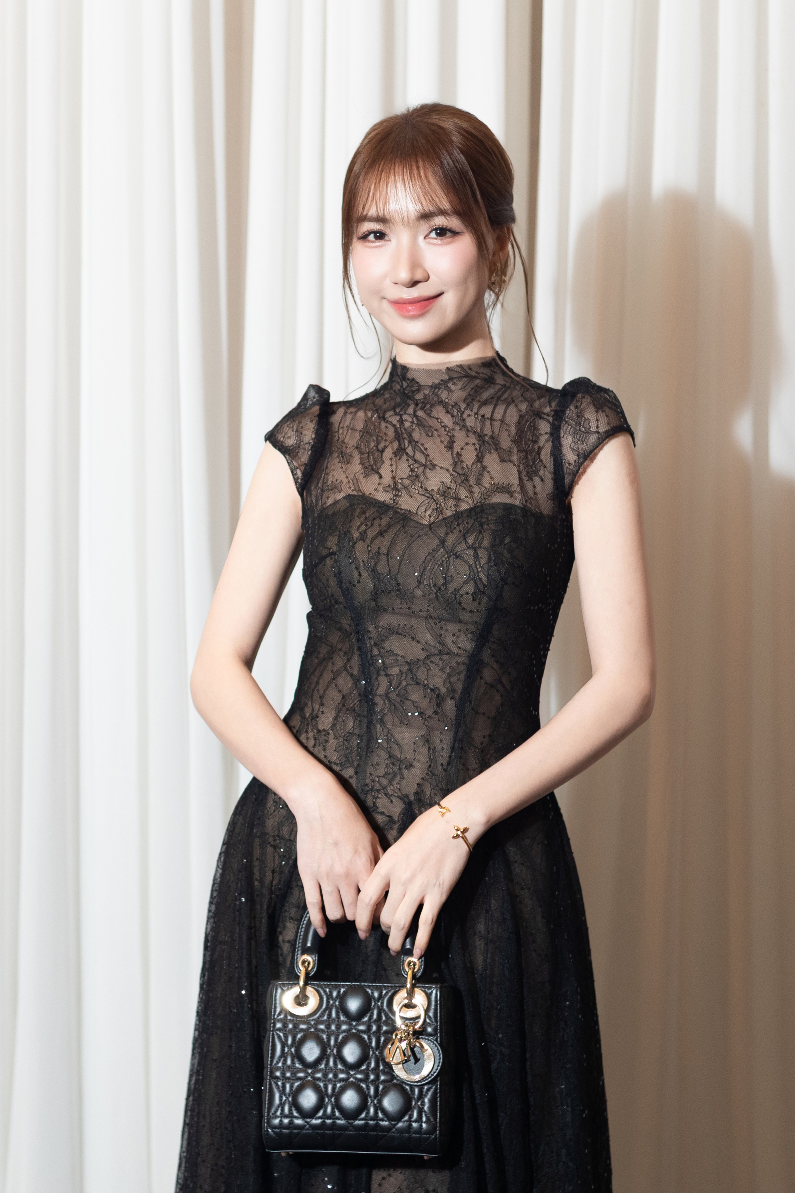 Nửa showbiz đến chúc phúc Chế Nguyễn Quỳnh Châu: Hoà Minzy nổi bần bật trong váy xuyên thấu, Ngô Kiến Huy - Khổng Tú Quỳnh đụng mặt- Ảnh 4.