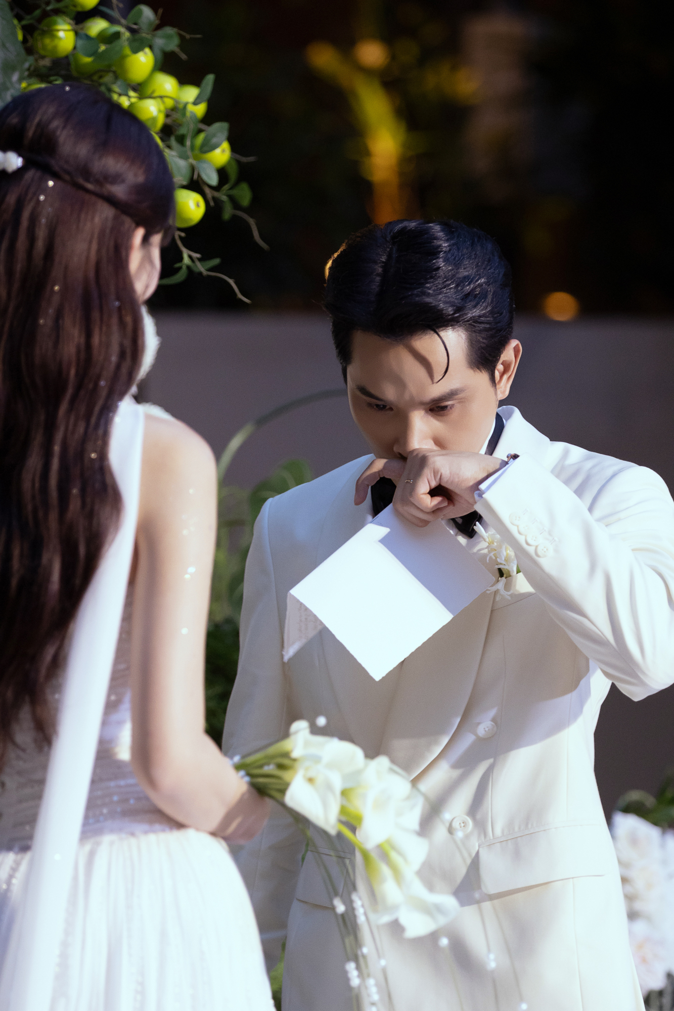 Đám cưới Á hậu Quỳnh Châu: Cô dâu lộ bụng lùm lùm, tiết lộ 