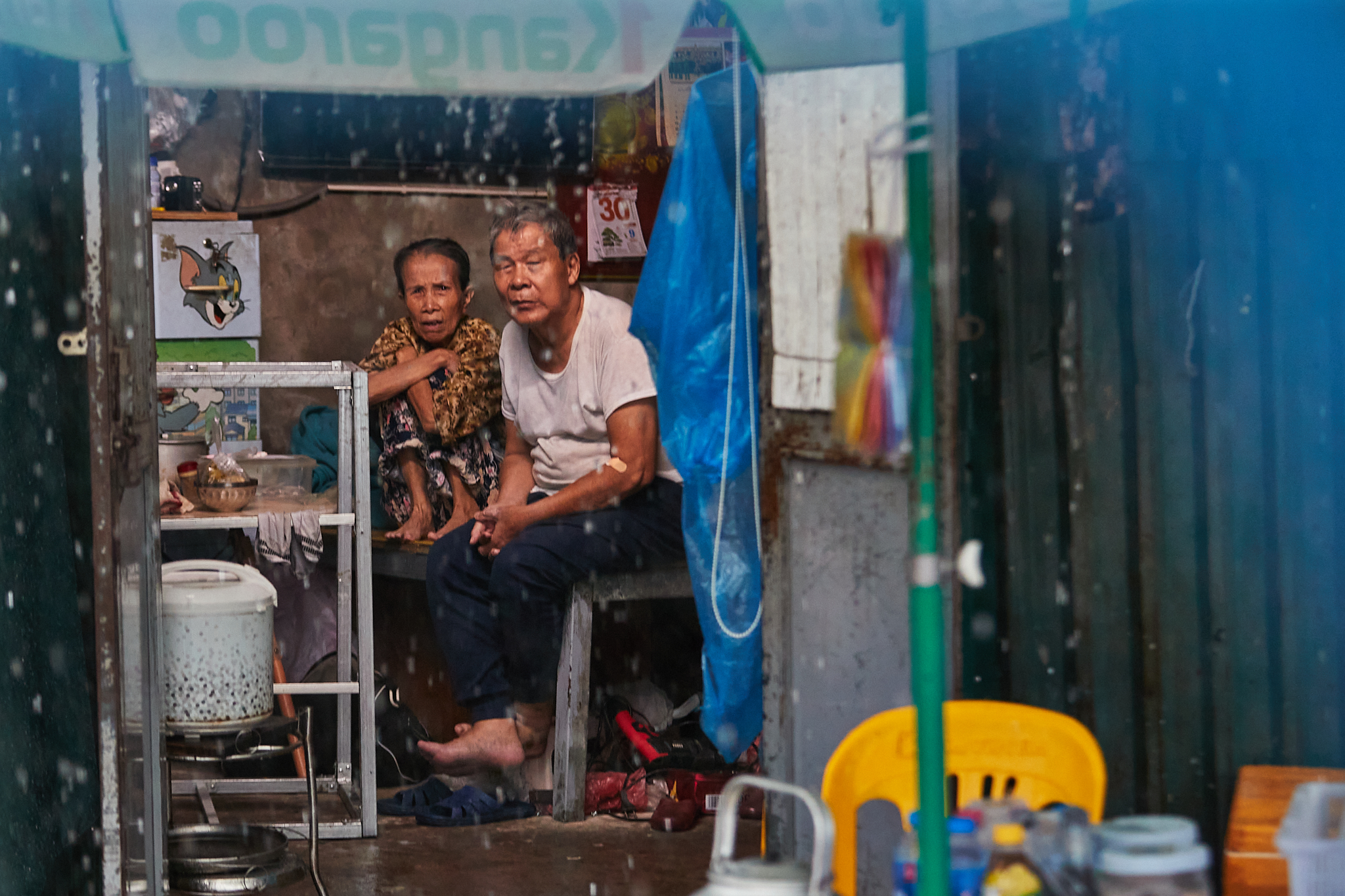 Gần đêm, nhiều người dân Hà Nội vẫn chưa về được đến nhà- Ảnh 11.