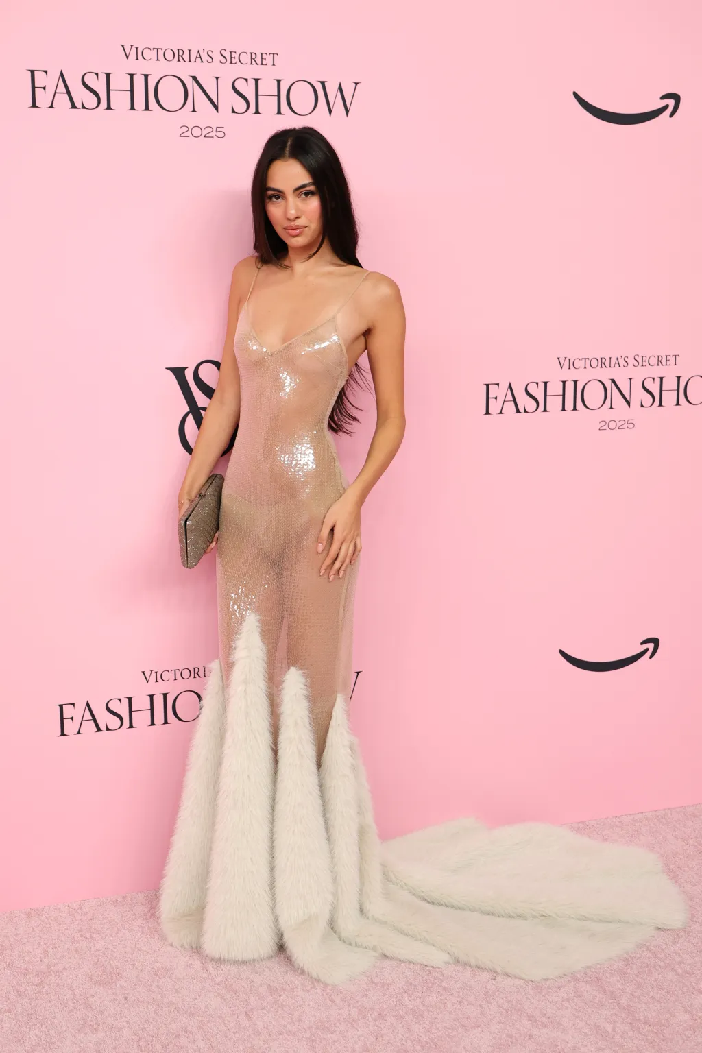 Thảm hồng Victoria's Secret 2025: Twice rúm ró kém sắc, Quỳnh Anh Shyn đâu rồi?- Ảnh 15.