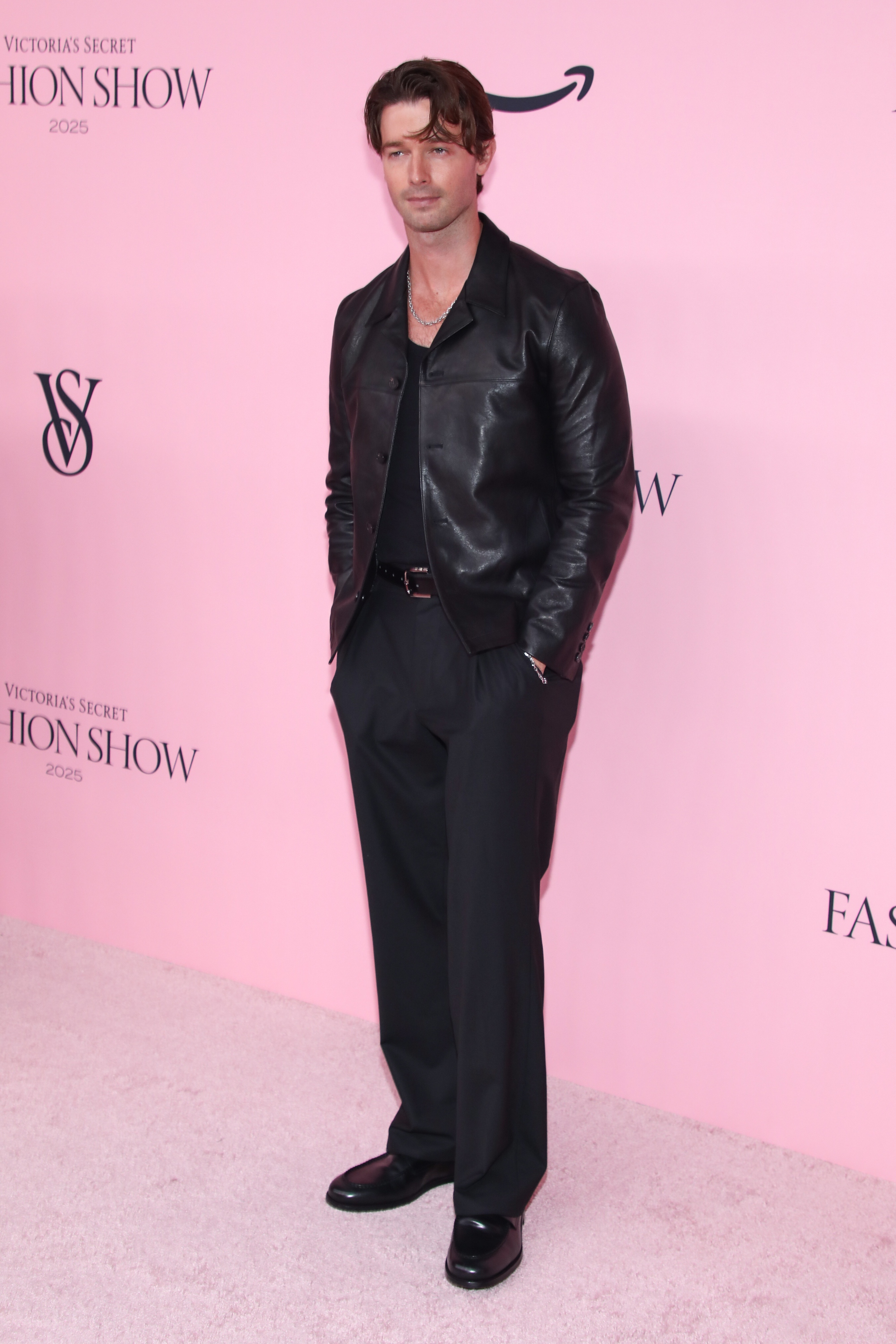 Thảm hồng Victoria's Secret 2025: Twice rúm ró kém sắc, Quỳnh Anh Shyn đâu rồi?- Ảnh 7.