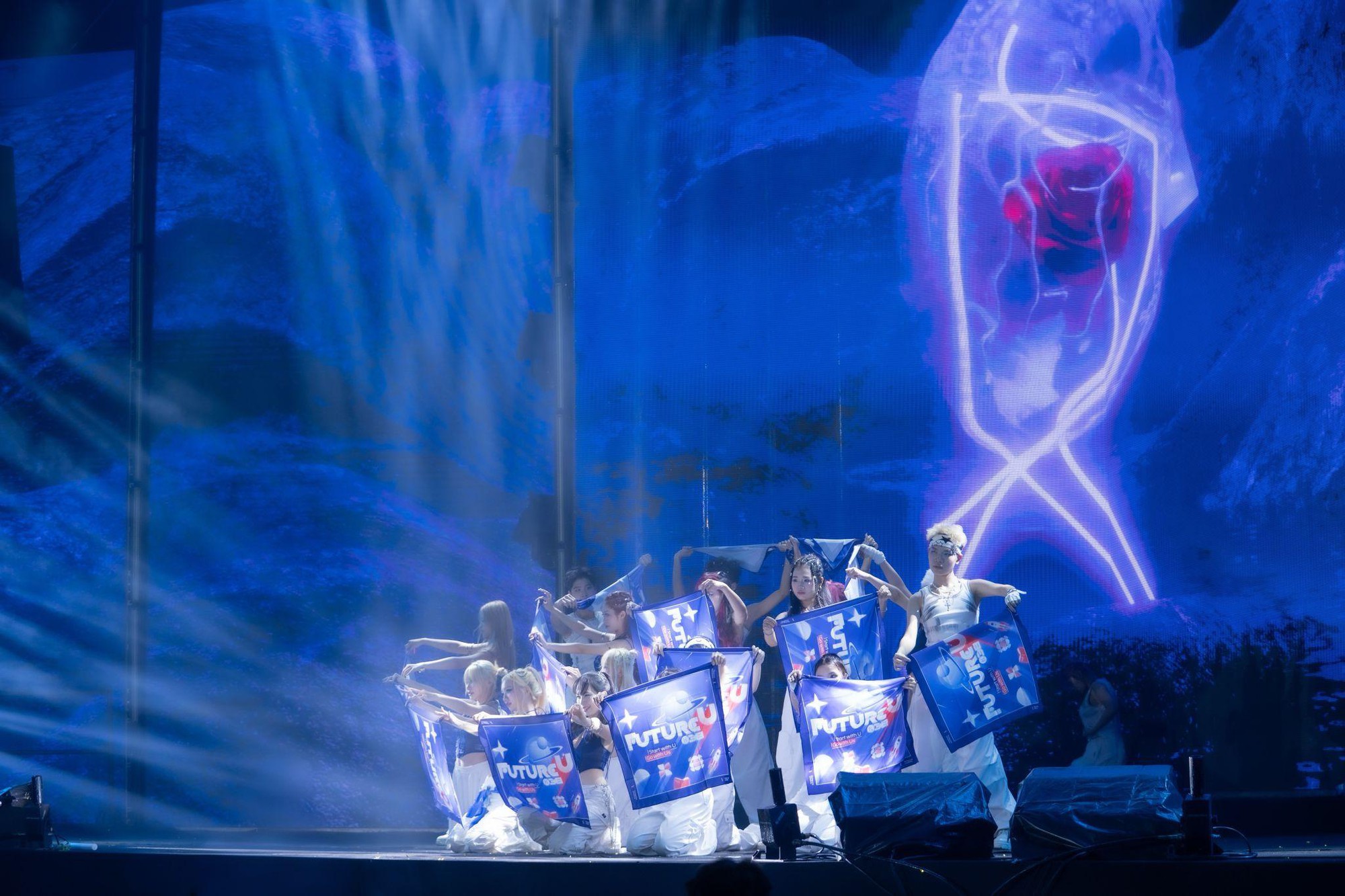 “Combo đặc quyền” của tân sinh viên Trường Đại học Thăng Long: “Quẩy” nhạc hội, nhận quà xinh, trải nghiệm loạt cuộc thi hấp dẫn- Ảnh 2. “Combo đặc quyền” của tân sinh viên Trường Đại học Thăng Long: “Quẩy” nhạc hội, nhận quà xinh, trải nghiệm loạt cuộc thi hấp dẫn- Ảnh 2.