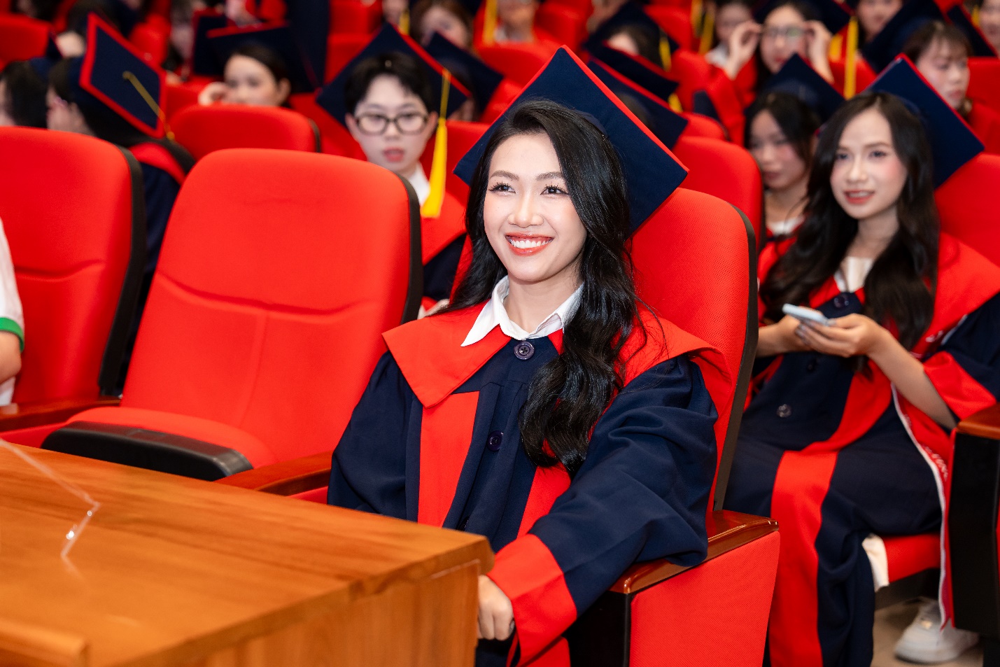 Nữ sinh ngành Marketing làm “leader” ngay khi mới tốt nghiệp- Ảnh 2. Nữ sinh ngành Marketing làm “leader” ngay khi mới tốt nghiệp- Ảnh 2.