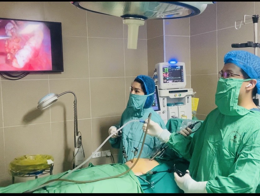 A group of people in scrubs and masks  AI-generated content may be incorrect.