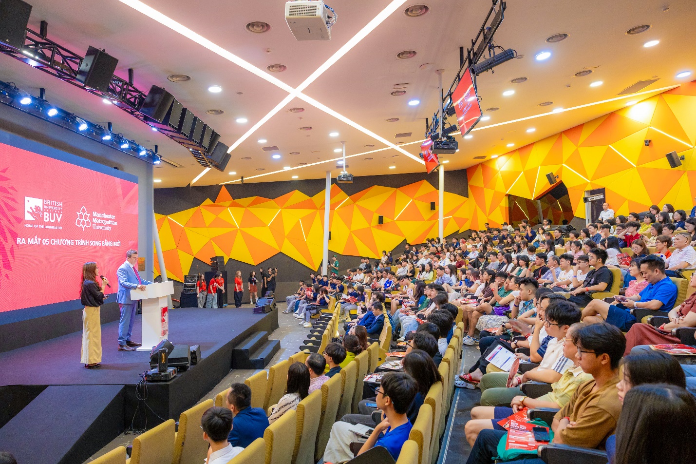 BUV kết nối sinh viên Việt Nam với 200 năm di sản giáo dục Manchester - cái nôi của Cách mạng Công nghiệp Anh Quốc- Ảnh 3.