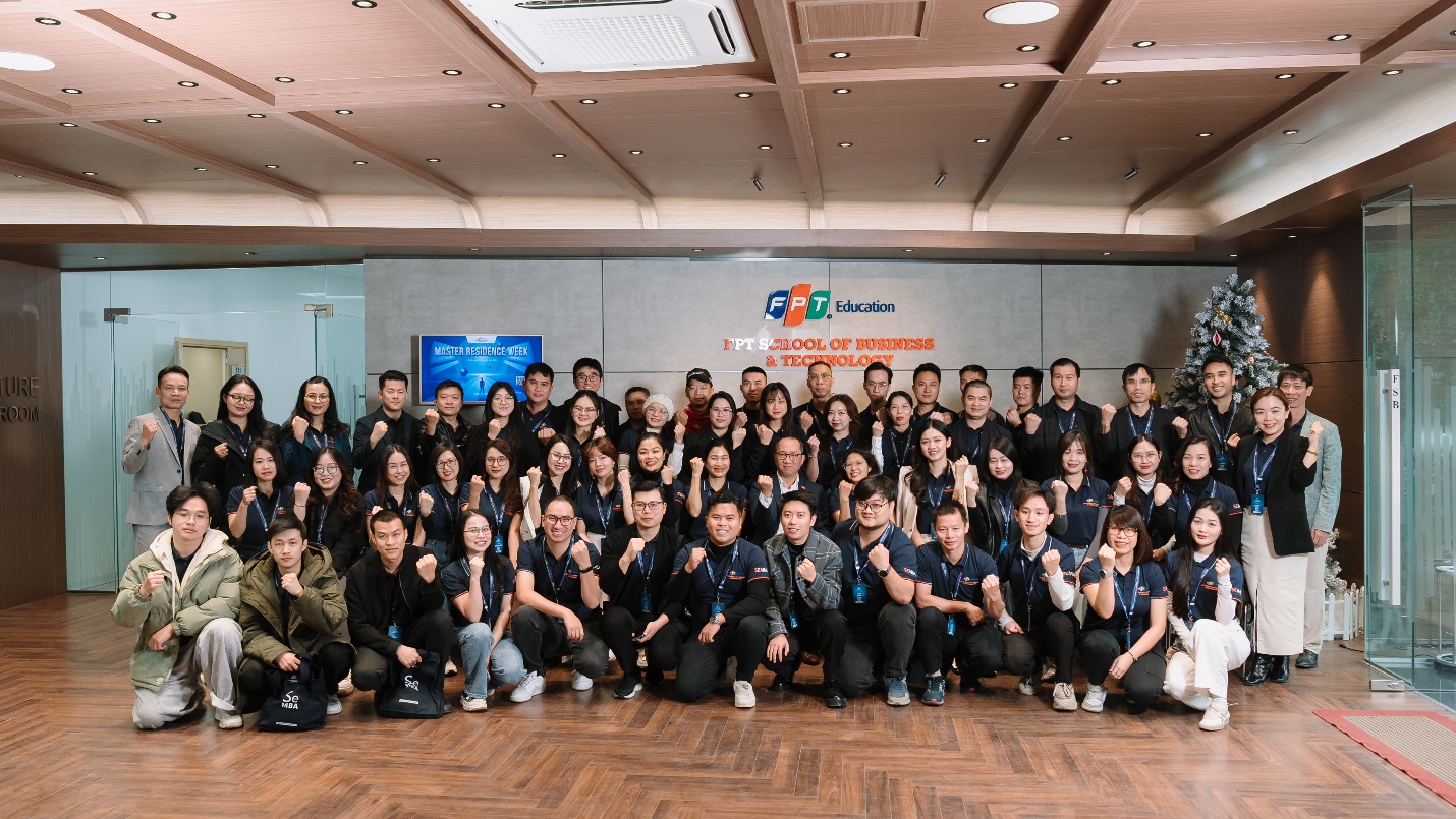 Học bổng MBA tích hợp AI tại FPT: Ứng viên ‘ngồi ghế nóng’ giải quyết tình huống thực tế- Ảnh 2.