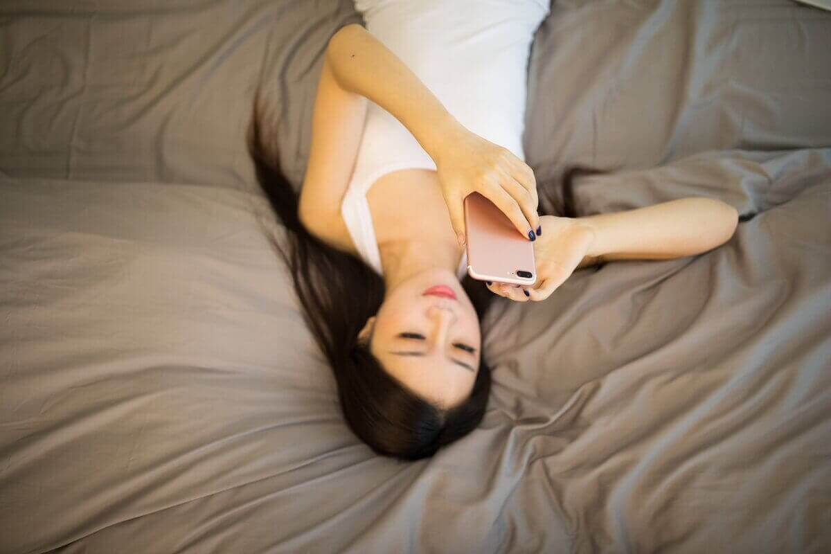 Thói quen dùng điện thoại phổ biến là thủ phạm 