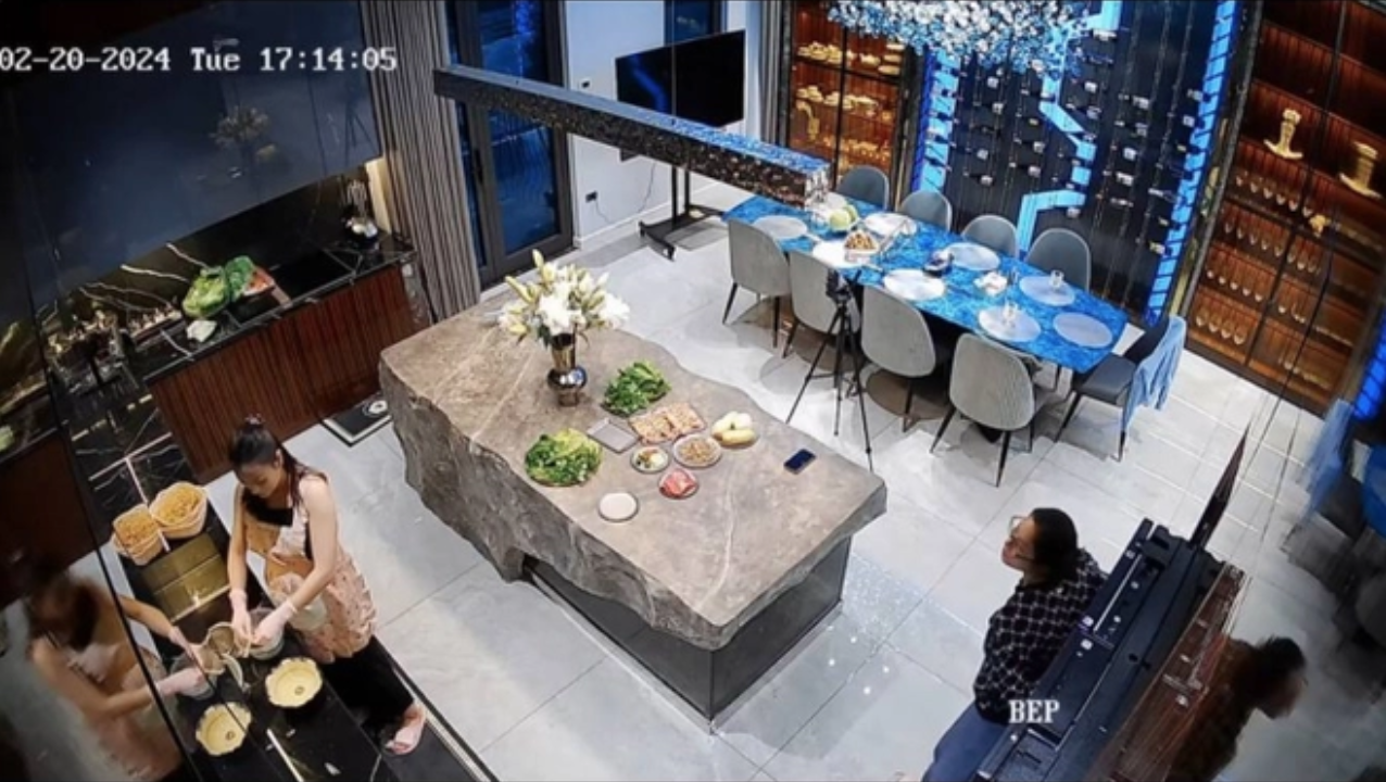 Phương Oanh treo thưởng 10 tỷ cho ai chứng minh được mình dàn dựng- Ảnh 10. Phương Oanh treo thưởng 10 tỷ cho ai chứng minh được mình dàn dựng- Ảnh 10.