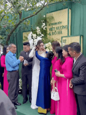 Chủ tịch tập đoàn Sơn Hải trao cho Hoa hậu Đỗ Hà 1 phong bì, bên trên có 4 chữ- Ảnh 2.