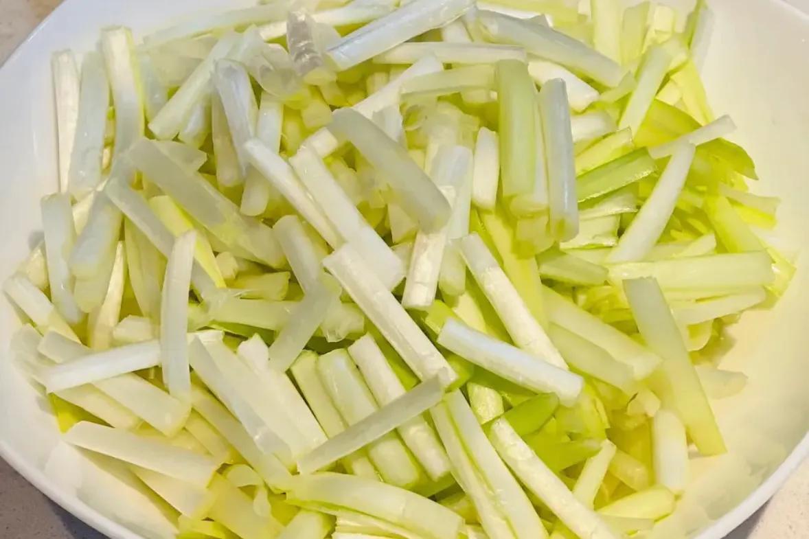 Từ hôm nay nên ăn loại rau này nhiều hơn để bổ dương khí, nhuận tràng và tăng miễn dịch: 3 món ngon dễ nấu- Ảnh 11.