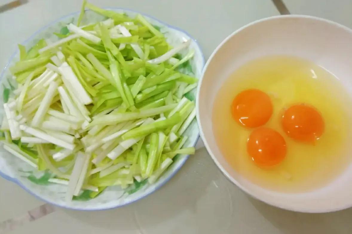 Từ hôm nay nên ăn loại rau này nhiều hơn để bổ dương khí, nhuận tràng và tăng miễn dịch: 3 món ngon dễ nấu- Ảnh 1.