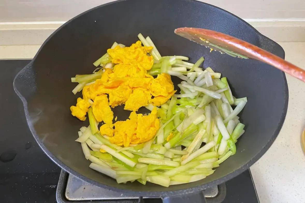 Từ hôm nay nên ăn loại rau này nhiều hơn để bổ dương khí, nhuận tràng và tăng miễn dịch: 3 món ngon dễ nấu- Ảnh 4.