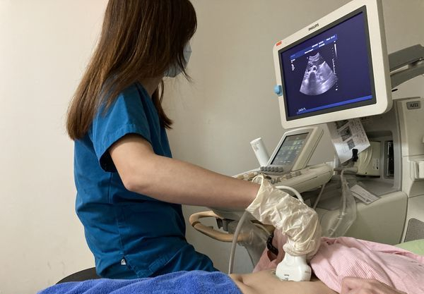 Thấy bụng của con gái lớp 9 ngày càng to, mẹ vội vàng đưa đi khám thì chết sững khi bác sĩ nói 5 từ- Ảnh 4.