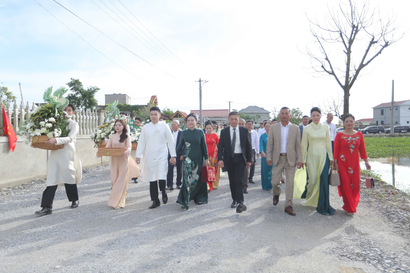 Chủ tịch tập đoàn Sơn Hải và phu nhân gây sốt- Ảnh 2.