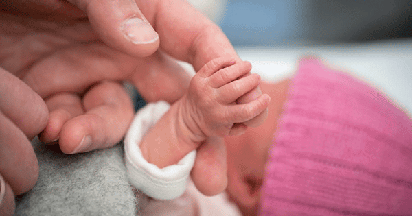 Trẻ sinh non thường có vấn đề gì sau sinh?