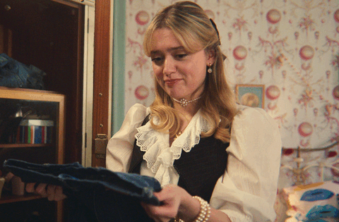 Xem phim Sex Education, tôi nhớ lại câu cô con gái 6 tuổi của mình nói mấy hôm trước: Họ hàng sững sờ, còn tôi tự hào vô cùng!