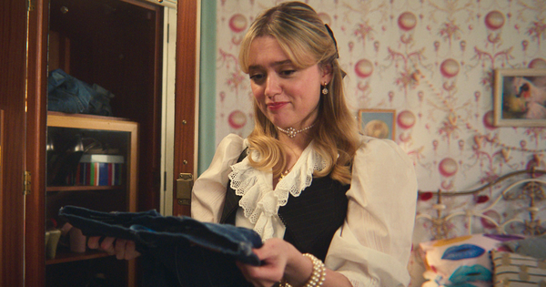 Xem phim Sex Education, tôi nhớ lại câu cô con gái 6 tuổi của mình nói mấy hôm trước: Họ hàng sững sờ, còn tôi tự hào vô cùng!