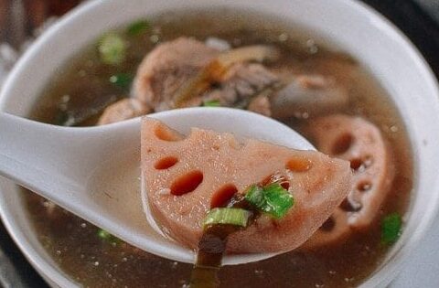 Cứ độ thu sang, mẹ lại nấu món canh “kem dưỡng ẩm tự nhiên” giảm khô da vừa bổ máu vừa xương khớp dẻo dai