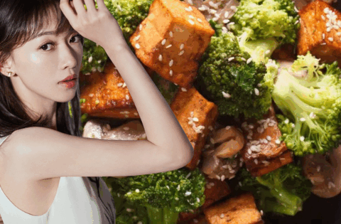 Phụ nữ có “cánh dơi” chăm ăn 5 món này sẽ được hút mỡ bắp tay, lại còn nạp collagen tự nhiên