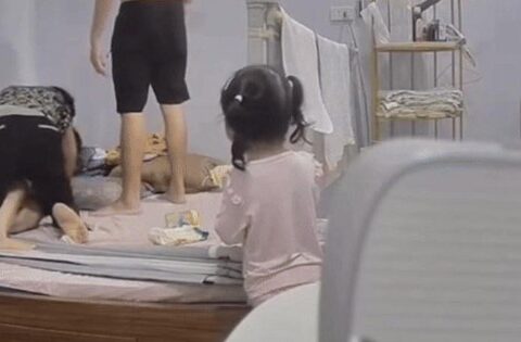 Xôn xao clip vụ mẹ chồng đè lên người, nắm tóc con dâu mới sinh gây phẫn nộ