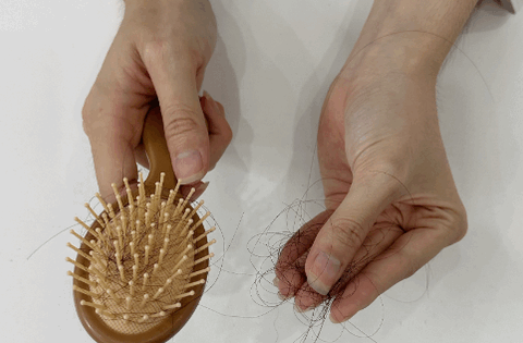 3 thói quen tưởng tốt nhưng lại khiến tóc dễ bị gàu, yếu và tóc gãy rụng