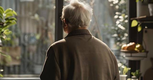 Những người trên 70 tuổi, bất kể có bao nhiêu con, nên chuẩn bị cho khả năng “sống trong cô đơn”?