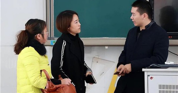 6 tin nhắn ông bố gửi cô giáo giữa đêm khiến loạt phụ huynh “DẬY SÓNG”: Bạn đứng về phía nào?