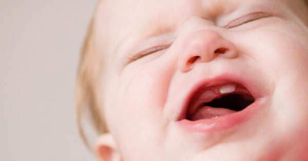 Trẻ lệch khớp cắn, chức năng ngôn ngữ bị ảnh hưởng bởi những thủ phạm không ngờ tới