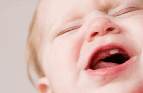 Trẻ lệch khớp cắn, chức năng ngôn ngữ bị ảnh hưởng bởi những thủ phạm không ngờ tới