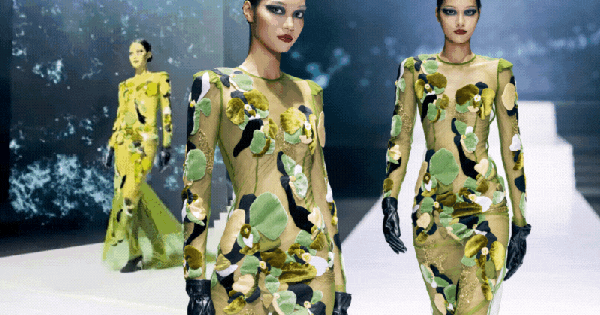 Cú ngã “triệu đô” của Quán quân Next Top Model gây bão khắp MXH, đến “báo đen” Naomi Campbell cũng thả tim tới tấp