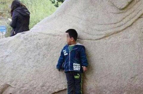 “Mẹ thua rồi, con ra đi” – Bà mẹ chơi trốn tìm cùng con trai, ai ngờ đứa trẻ không bao giờ trở lại nữa!