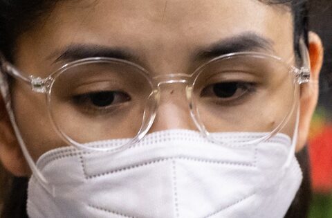 Hằng Du Mục khóc nghẹn: “Hai con nhỏ bị quấy rối, đang phải đối diện với việc bị tước quyền nuôi con”