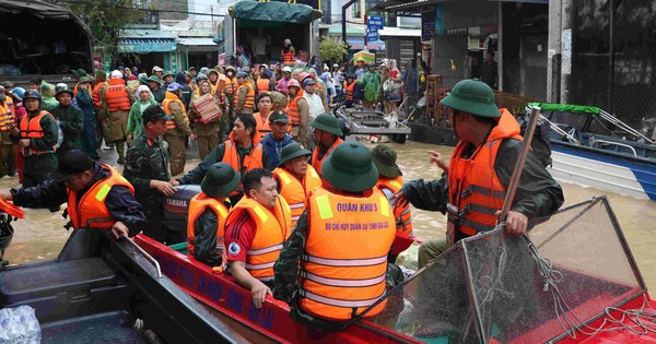 Mưa lũ lịch sử ở miền Trung: Nhiều người tử vong, nhiều nơi vẫn bị chia cắt; Người dân khắp nơi kêu cứu nhờ hỗ trợ