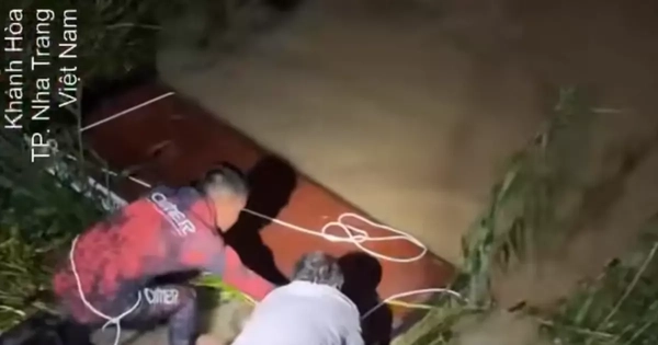 Lũ cuốn trôi cả quan tài ở Nha Trang