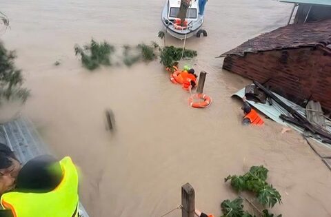 Mưa lũ chiều 21-11: Đắk Lắk công bố tình huống khẩn cấp tại 40 xã, phường