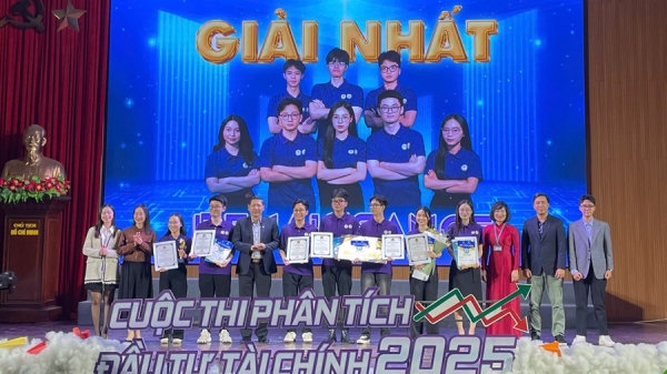 RENAISSANCE xuất sắc giành Quán quân cuộc thi phân tích đầu tư tài chính 2025
