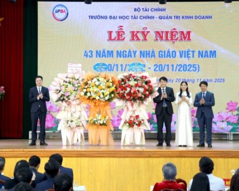 Trường Đại học Tài chính – Quản trị kinh doanh kỷ niệm 43 năm Ngày Nhà giáo Việt Nam