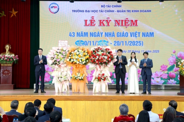 Trường Đại học Tài chính – Quản trị kinh doanh kỷ niệm 43 năm Ngày Nhà giáo Việt Nam