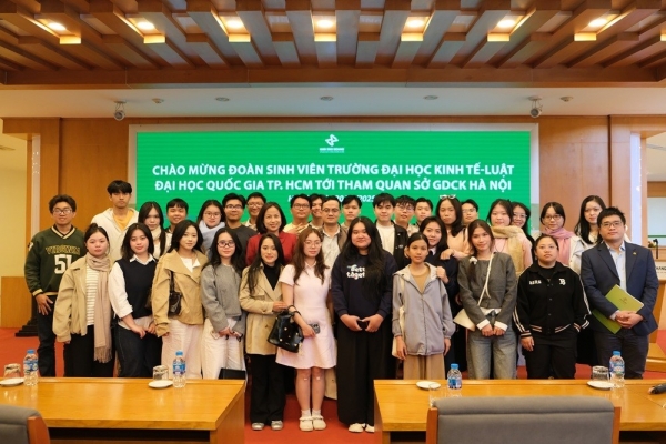 Sở Giao dịch Chứng khoán Hà Nội tiếp đoàn sinh viên Trường Đại học Kinh tế – Luật