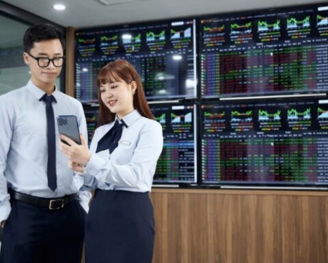 Chứng khoán ngày 20/11: Phiên đáo hạn biến động, VN-Index vẫn giữ sắc xanh nhờ những “ngôi sao” dẫn dắt