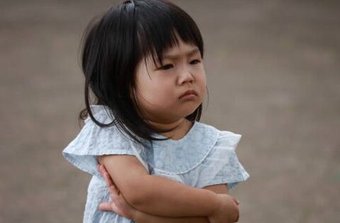 Những người bản tính xấu thường có 8 hành vi này, cha mẹ nhắc con cẩn thận!