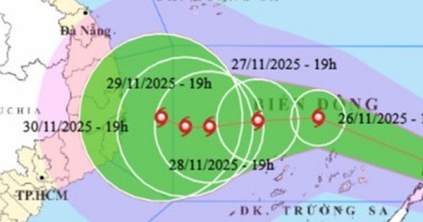 Áp thấp nhiệt đới mạnh thành bão, 2-3 giờ tới đi vào Biển Đông