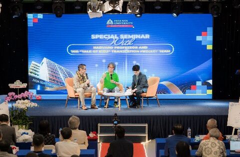 Giáo sư Đại học Harvard: Người trẻ dễ đánh mất “vũ trụ ngôn từ” trong thời đại AI