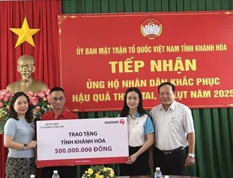 Cục Quản lý Công sản và Vietlott hỗ trợ người dân tỉnh Khánh Hòa sau đợt bão lũ lịch sử