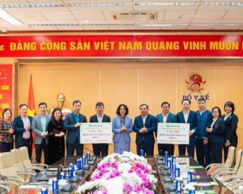 Vinachem cam kết tài trợ toàn bộ hóa chất khử khuẩn và xử lý nguồn nước sau mưa lũ cho các tỉnh miền Trung và Tây Nguyên