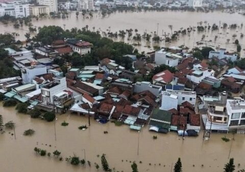 Petrovietnam vận chuyển nhu yếu phẩm hỗ trợ đồng bào Đắk Lắk bị ảnh hưởng bởi thiên tai