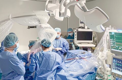 Kỹ thuật đặc biệt giúp người đàn ông tìm lại nụ cười sau hơn một năm bị co giật nửa mặt